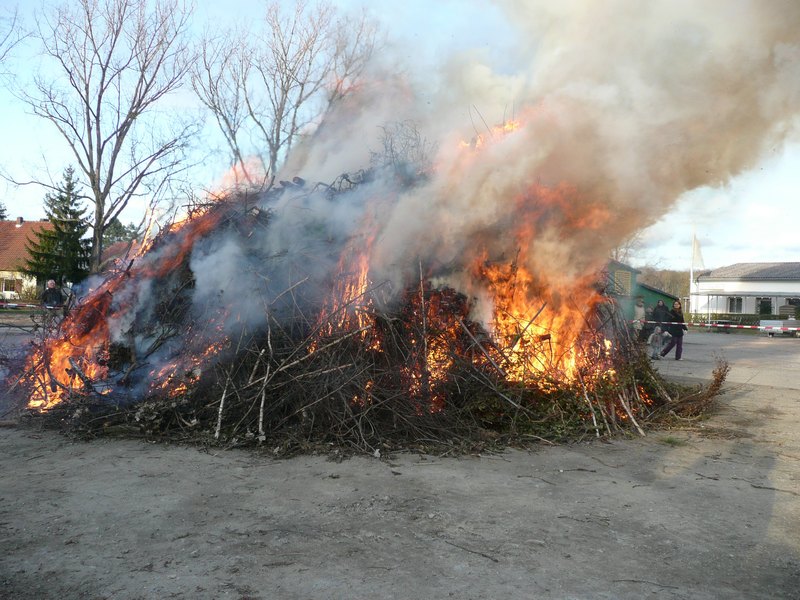 osterfeuer2012-05-qualmend.jpg